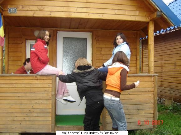 yo cea in negru  :rotfl:  :rotfl: deci asta is eu ......(nu platesc )