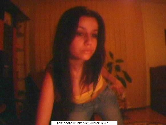 lol faceam poze si ii trimiteam lu crissie  :rotfl:  :nebun:  :nebun: moi diana ;)) :x